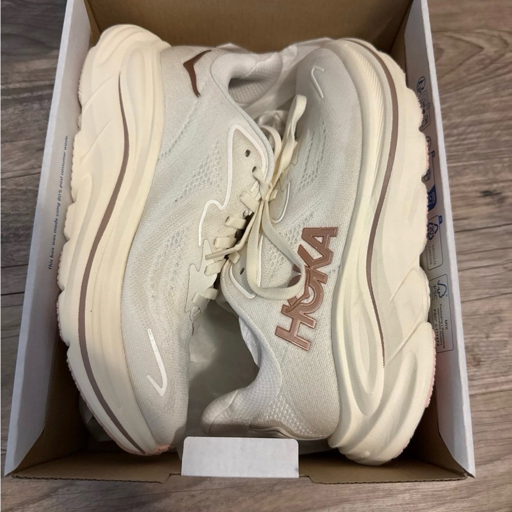 Hoka One Women's Sneakers Size 7.5 NIB